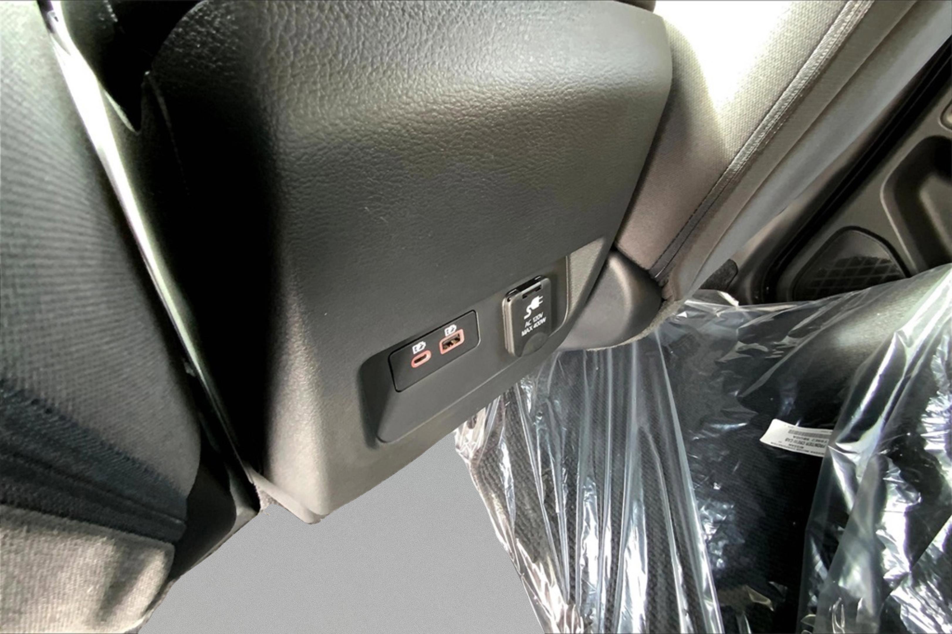 2025 Nissan Frontier SV Crew Cab photo 10