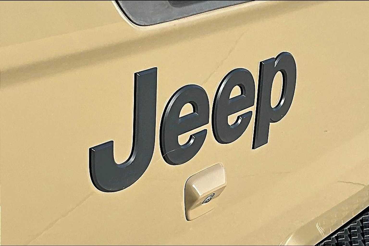 2020 Jeep Gladiator Sport S photo 27
