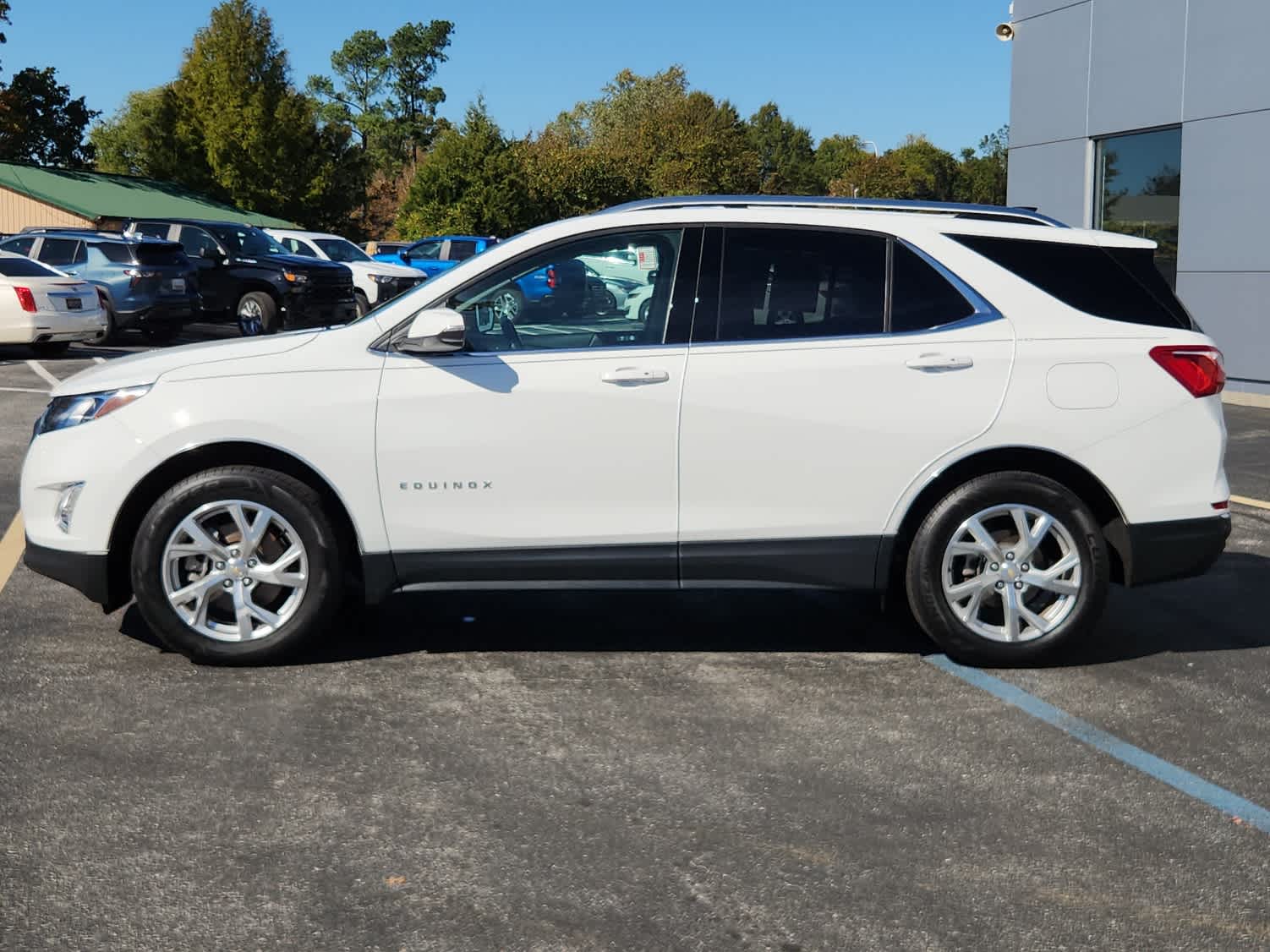2019 Chevrolet Equinox LT photo 2