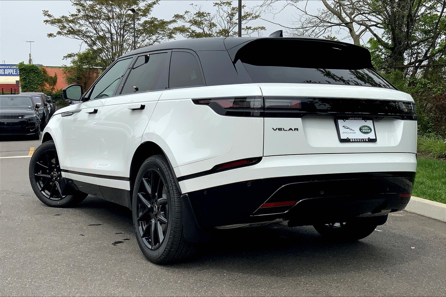 2026 Land Rover Range Rover Velar SE photo 9