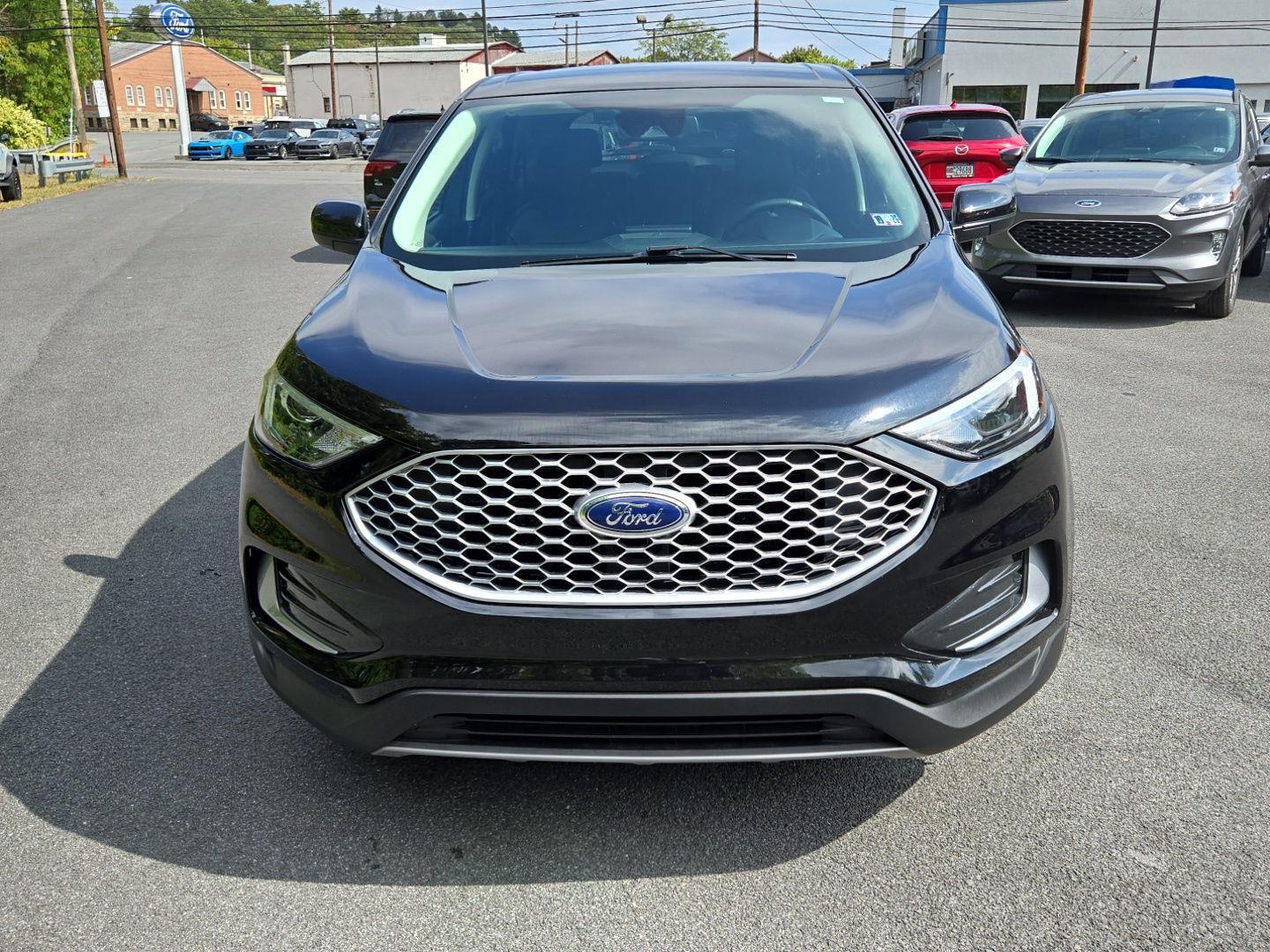 2024 Ford Edge SEL photo 2