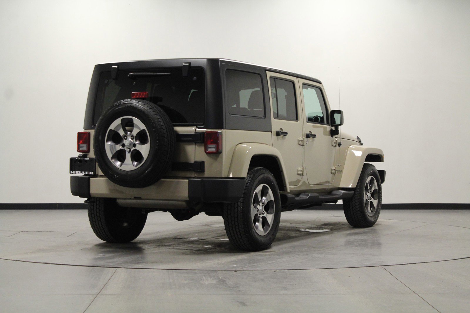 2016 Jeep Wrangler Unlimited Sahara photo 3