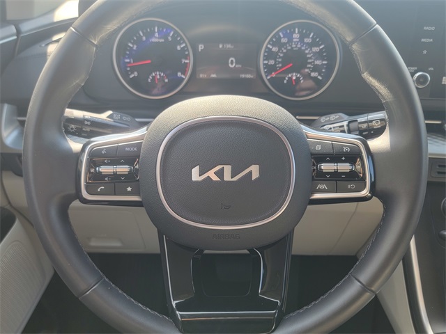 2024 Kia Carnival LX photo 24