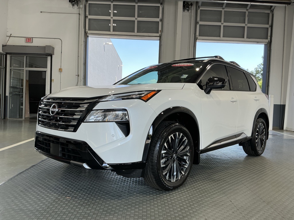 2025 Nissan Rogue Platinum photo 2
