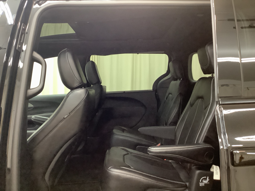 2026 Chrysler Pacifica photo 12