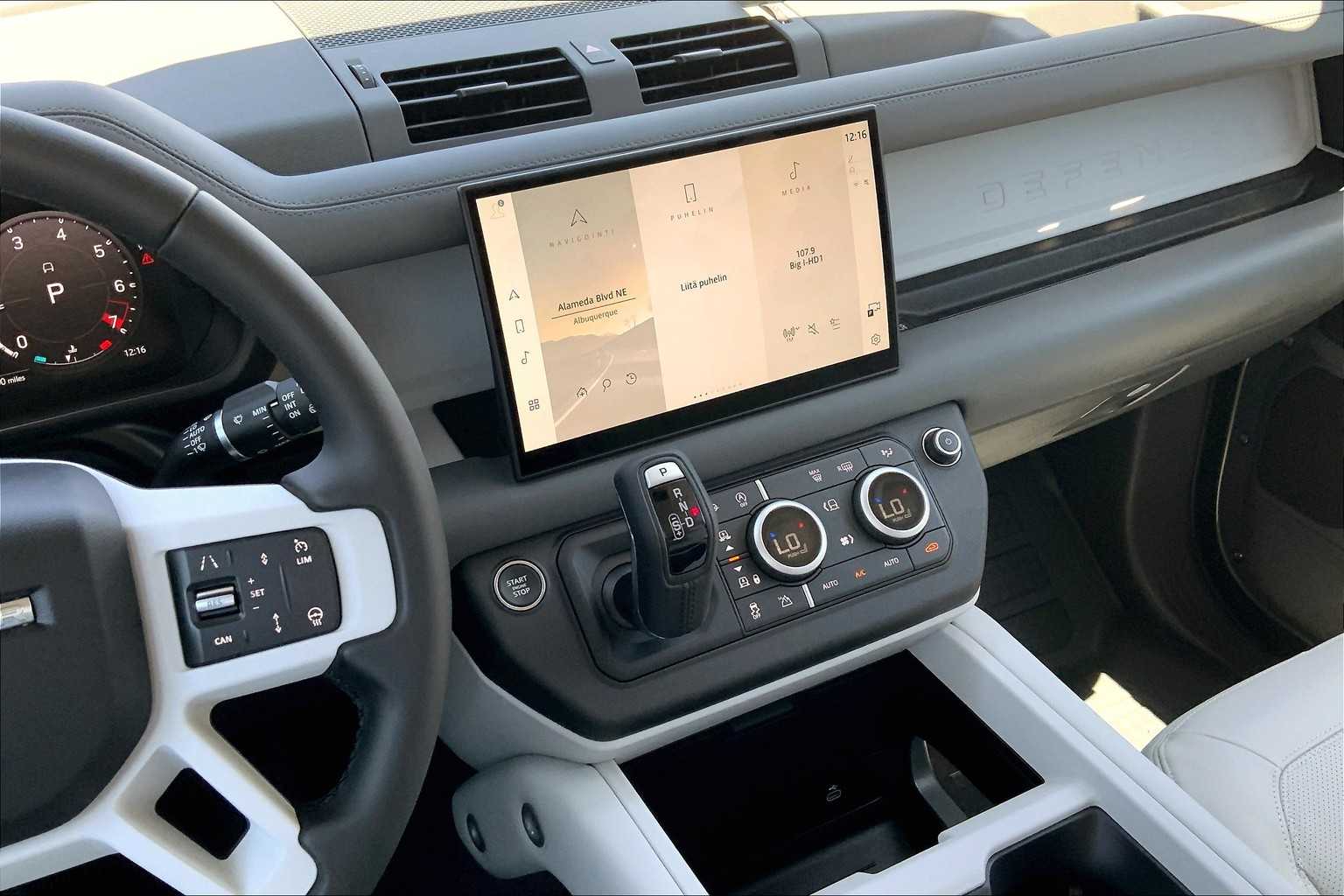 2025 Land Rover Defender 110 S photo 6