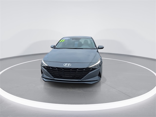 2023 Hyundai Elantra SEL photo 3