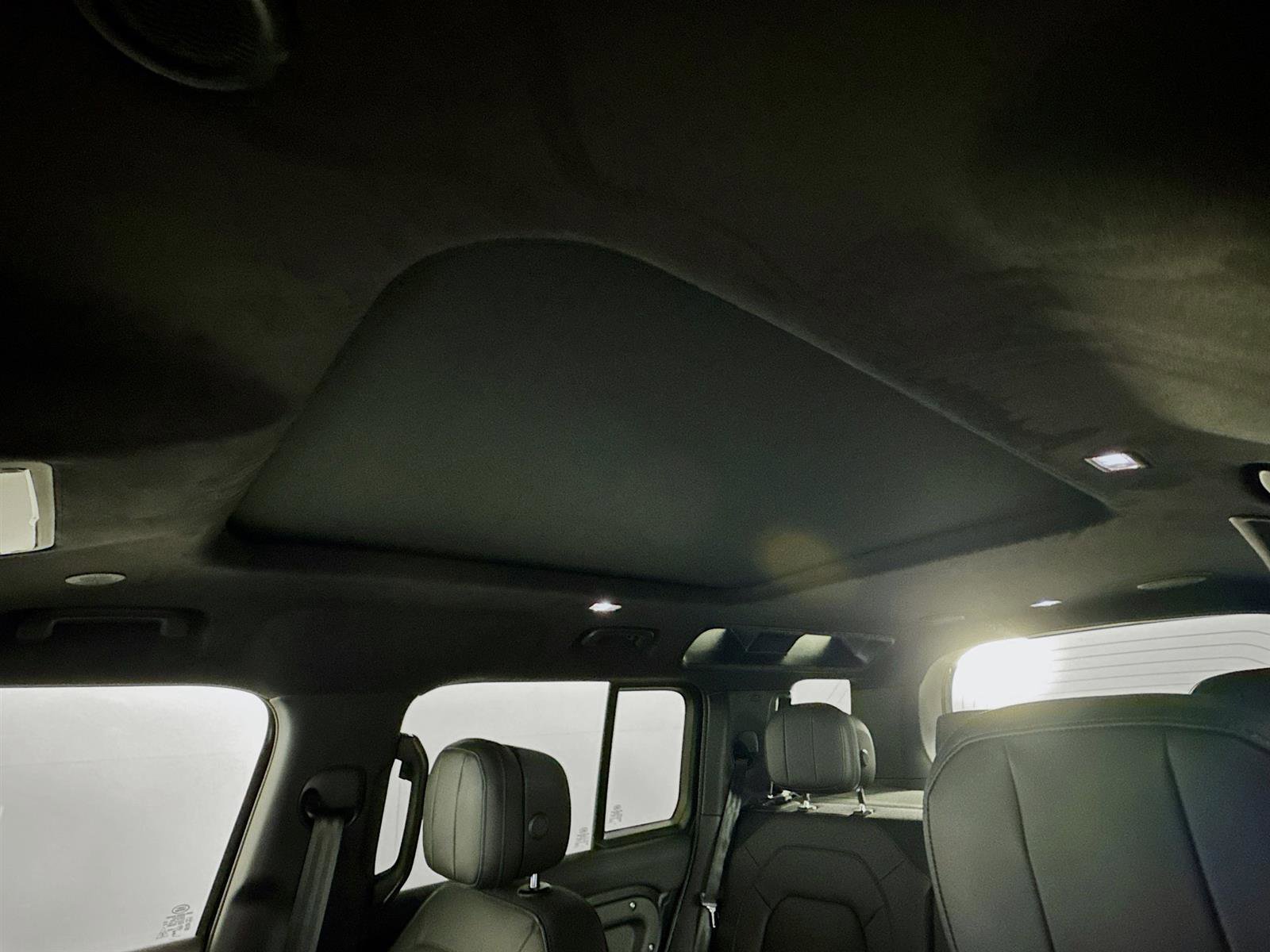 2025 Land Rover Defender 110 photo 14