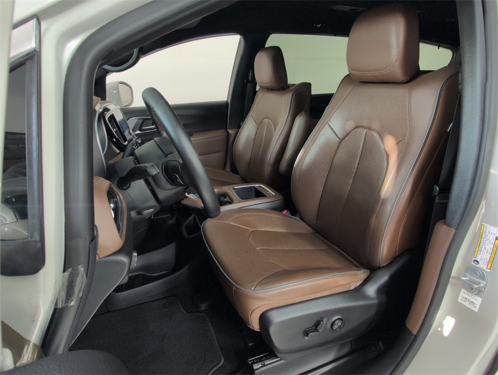 2020 Chrysler Pacifica Hybrid Limited photo 3