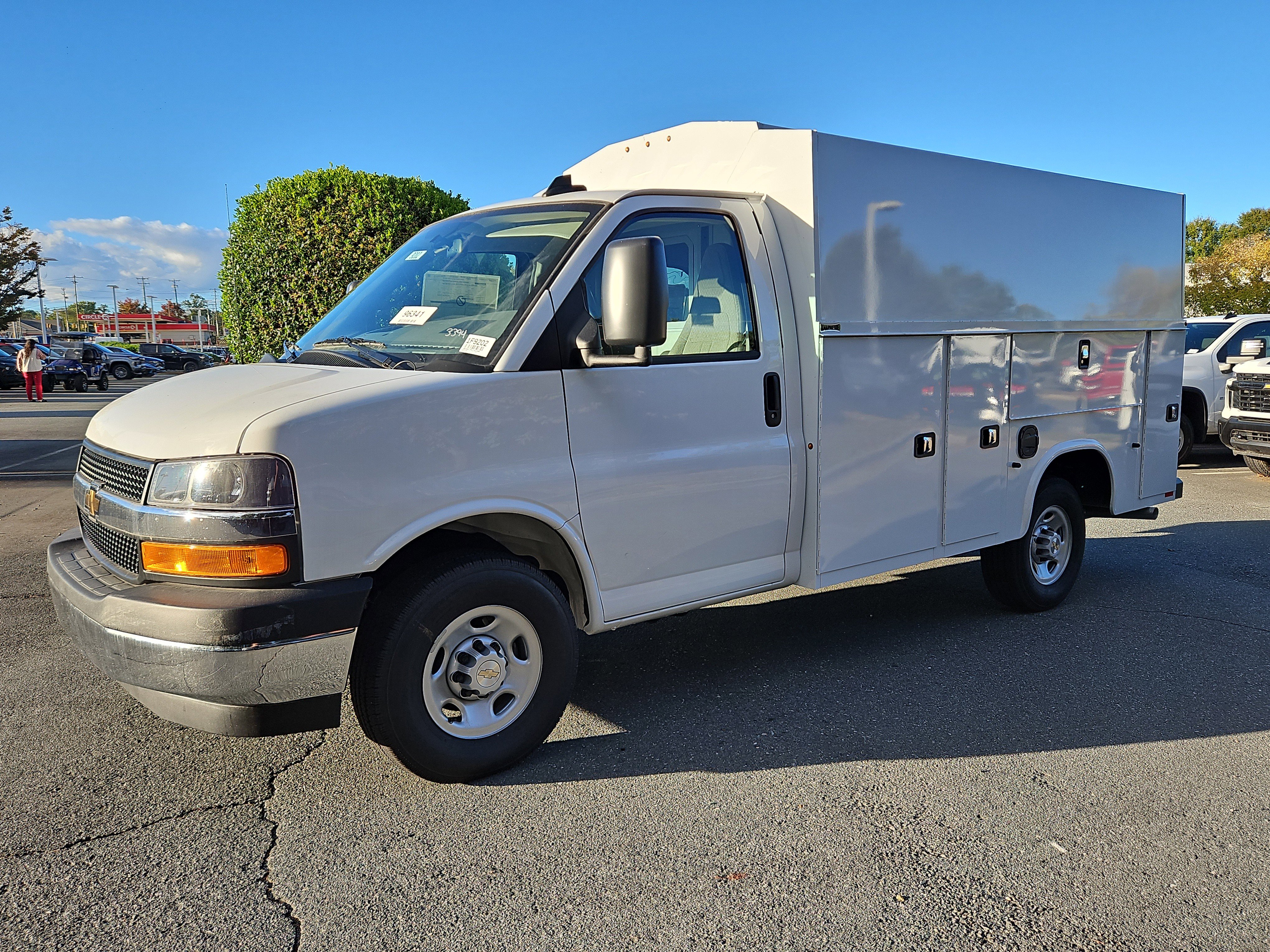 2025 Chevrolet Express Cutaway Base's photo