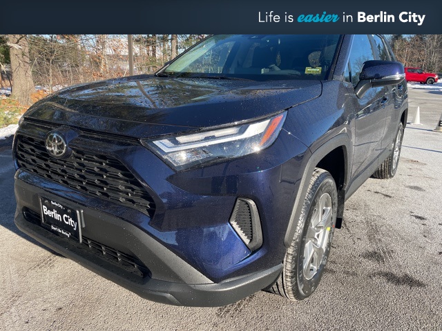 2025 Toyota RAV4 XLE's photo