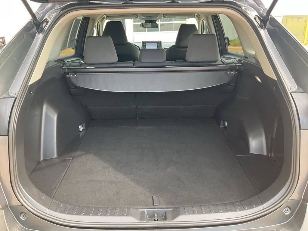 2022 Toyota RAV4 XLE photo 5