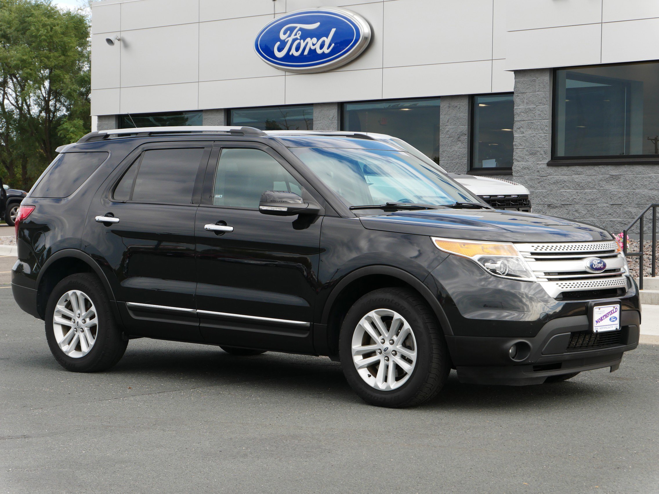 Used 2015 Ford Explorer XLT with VIN 1FM5K8D8XFGC05609 for sale in Northfield, Minnesota