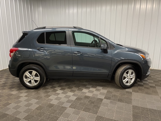 2021 Chevrolet Trax LT photo 2