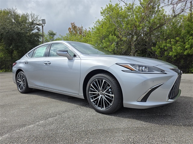 2025 Lexus ES 350's photo