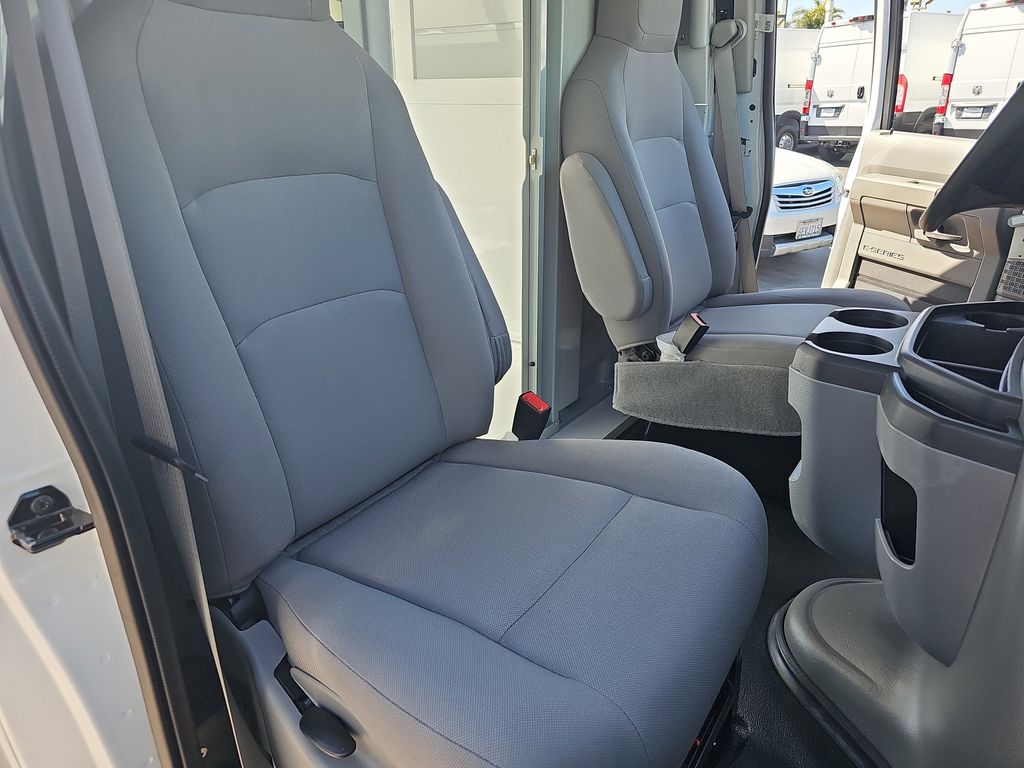 2025 Ford E-350 photo 8