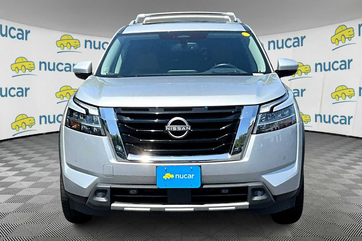 2022 Nissan Pathfinder Platinum photo 2