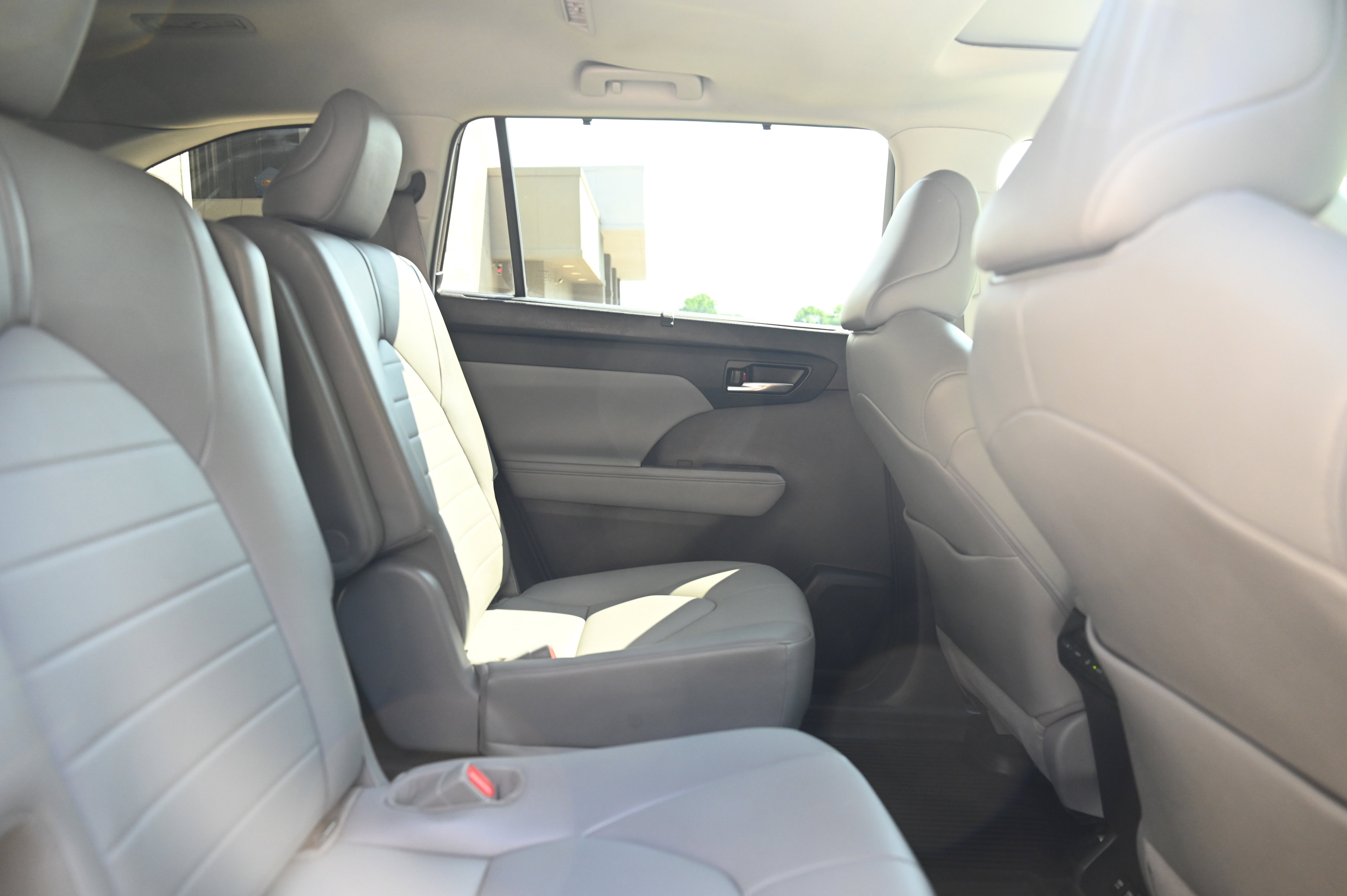 2021 Toyota Highlander XLE photo 30