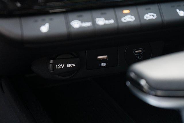 2025 Hyundai Elantra Limited photo 22