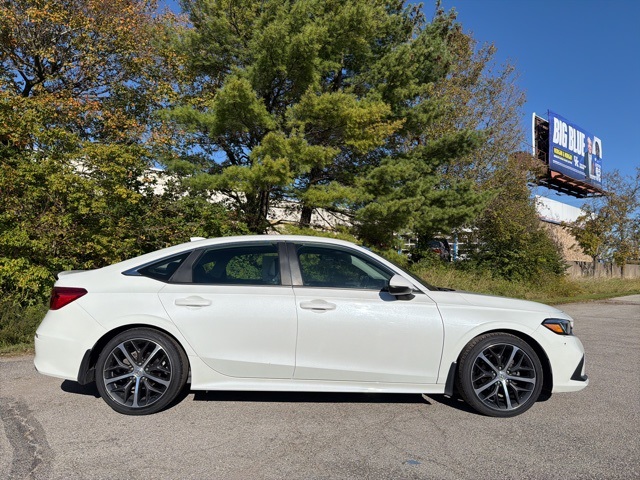 2022 Honda Civic Touring photo 3