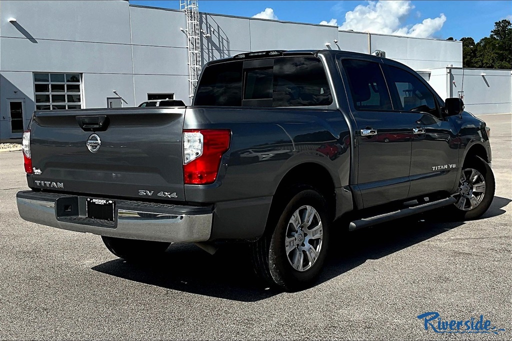 2018 Nissan Titan SV photo 4