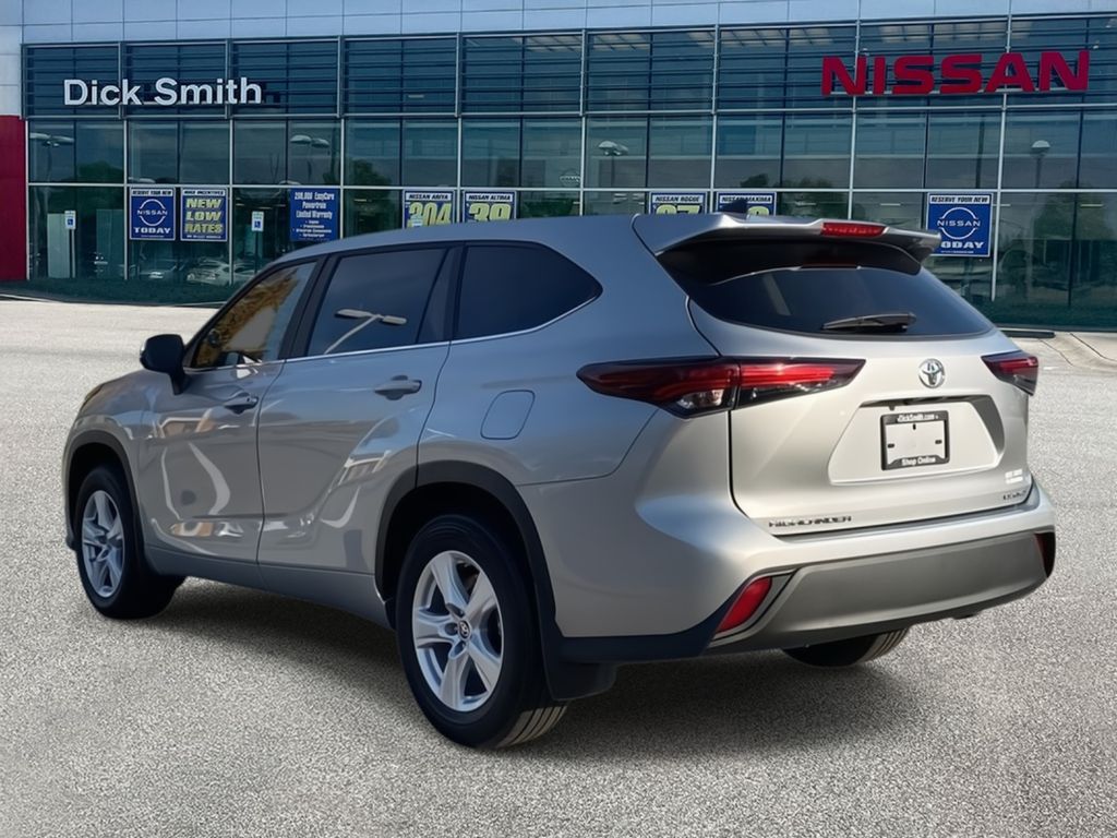 2024 Toyota Highlander XLE photo 5