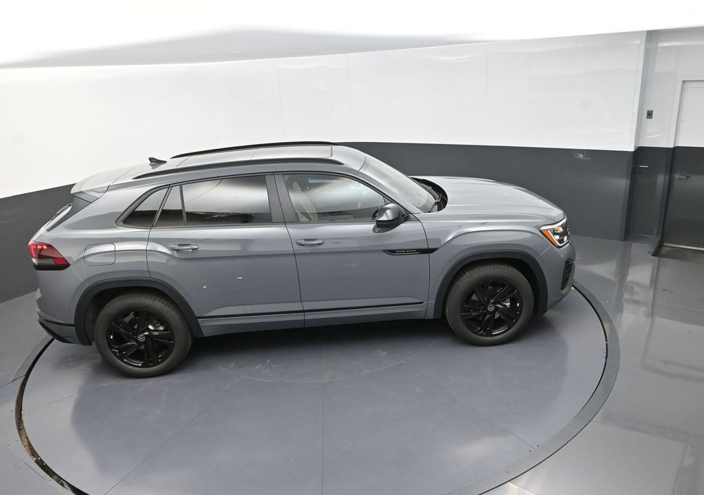2025 Volkswagen Atlas Cross Sport SEL R-Line photo 15