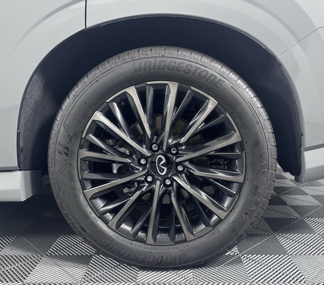 2025 Infiniti QX80 photo 8