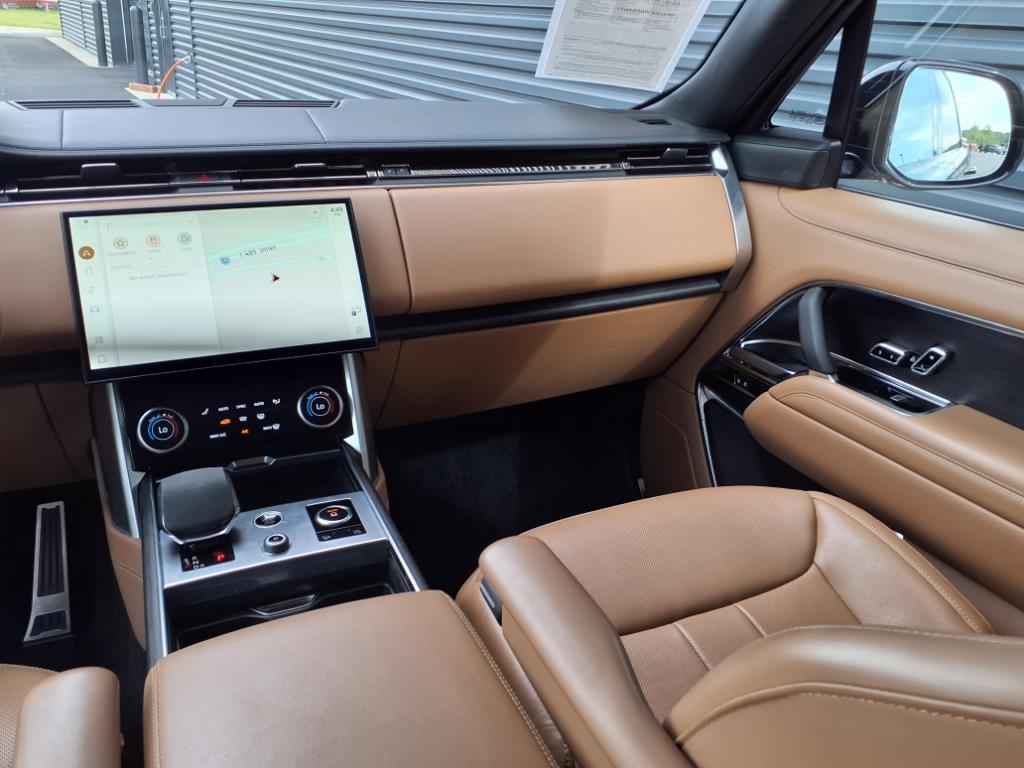 2023 Land Rover Range Rover SE photo 22
