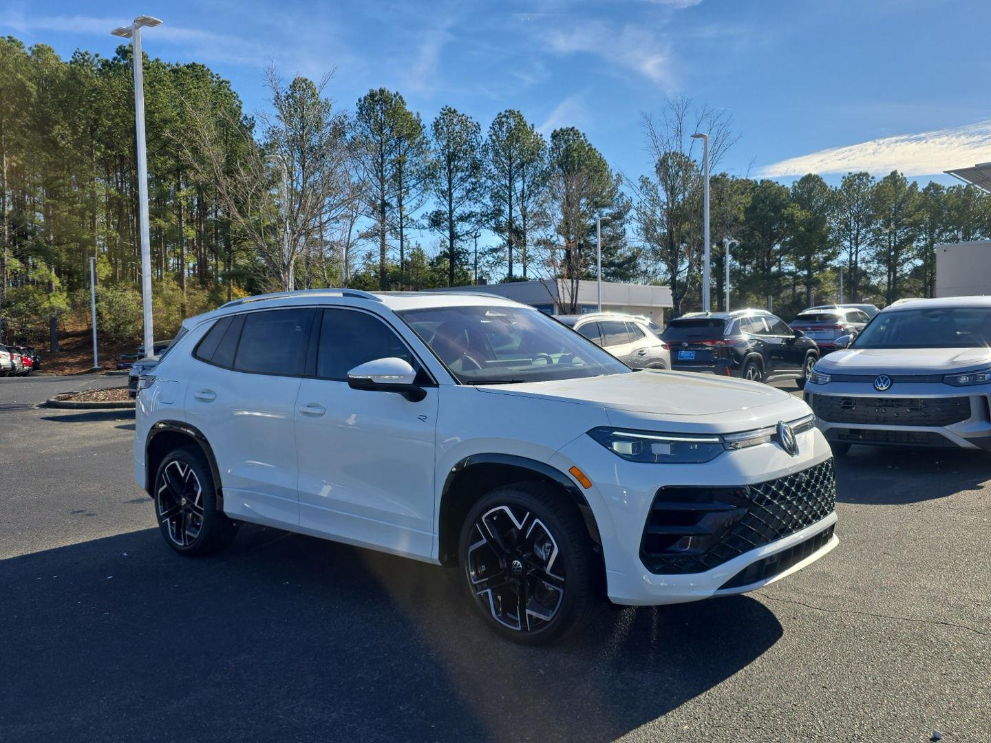 2026 Volkswagen Tiguan SEL R-LINE TURBO's photo