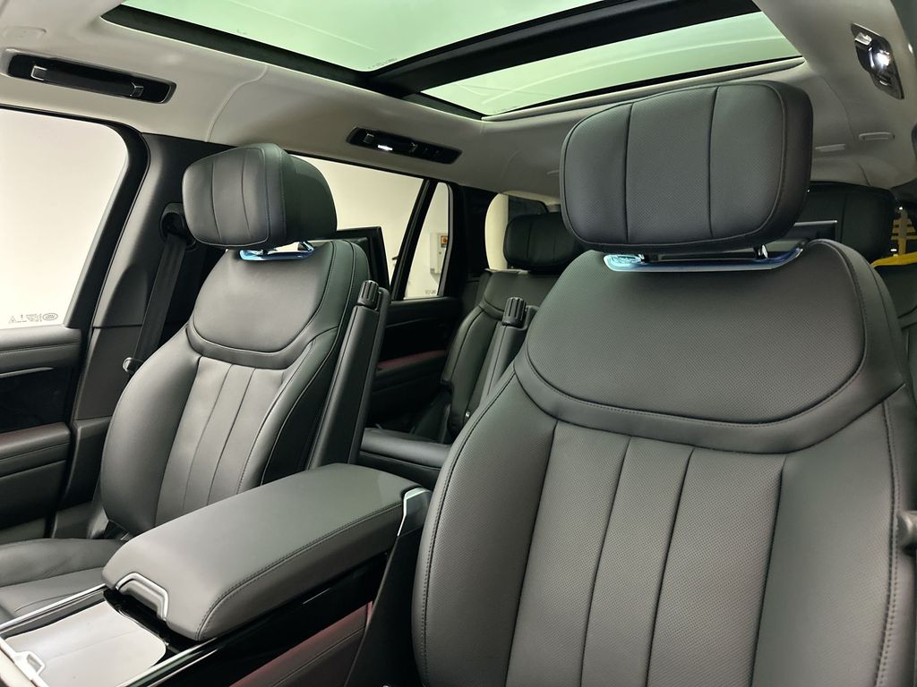 2025 Land Rover Range Rover Autobiography photo 8
