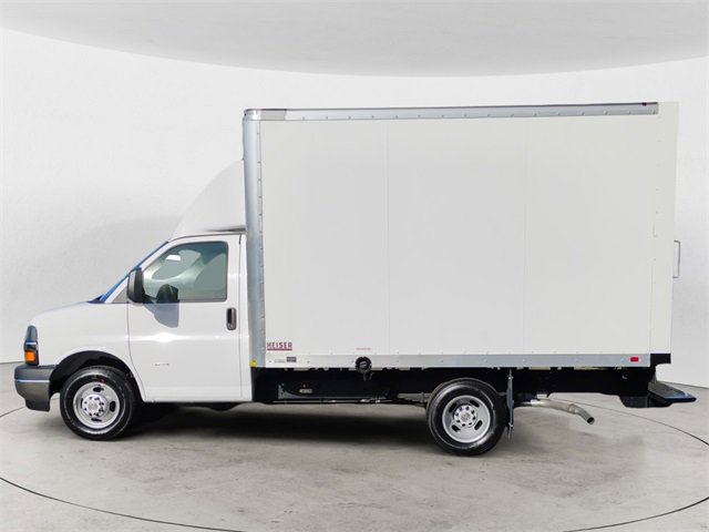 2024 Chevrolet Express Cutaway 3500 photo 2