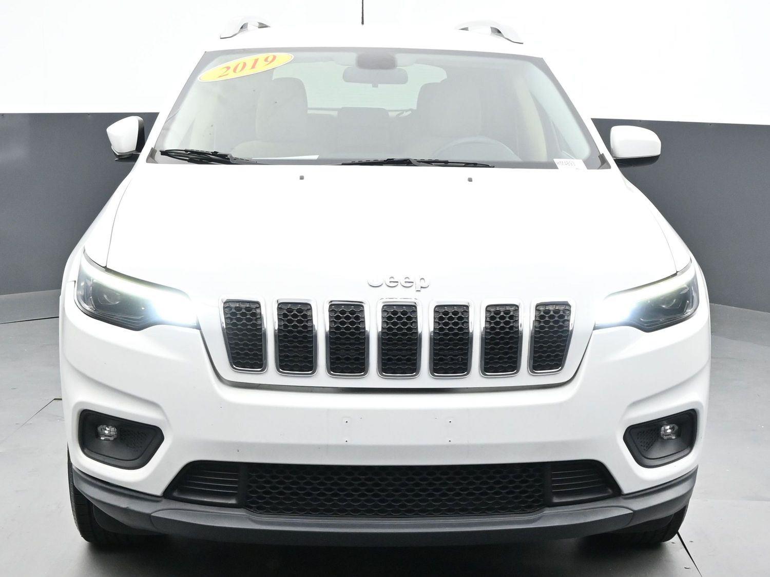 2019 Jeep Cherokee Latitude photo 2