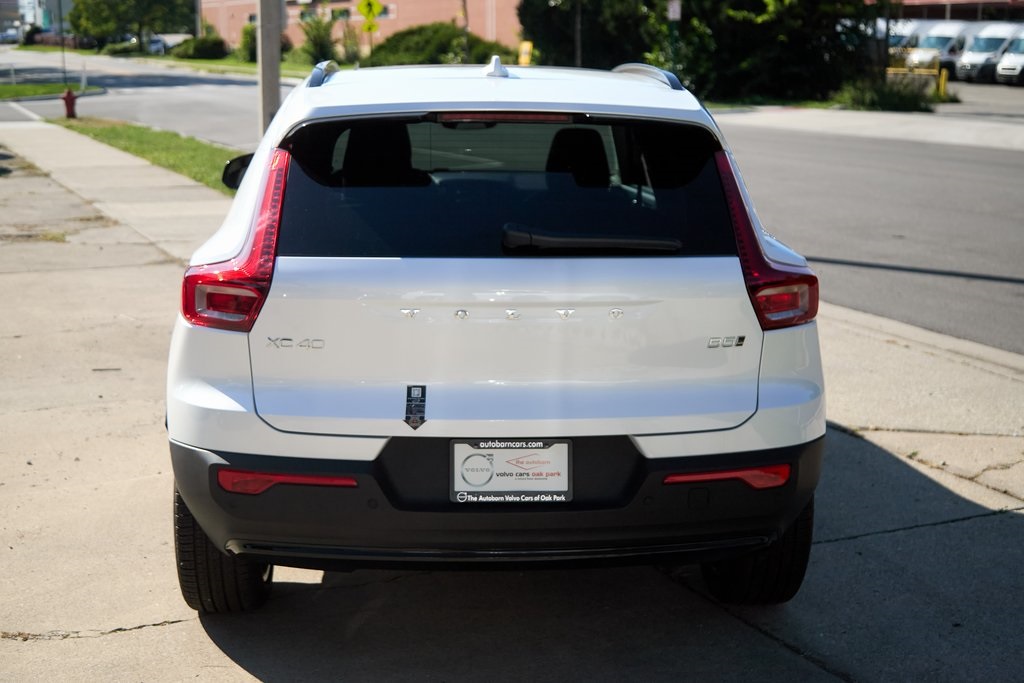 2025 VOLVO XC40 - Image 7