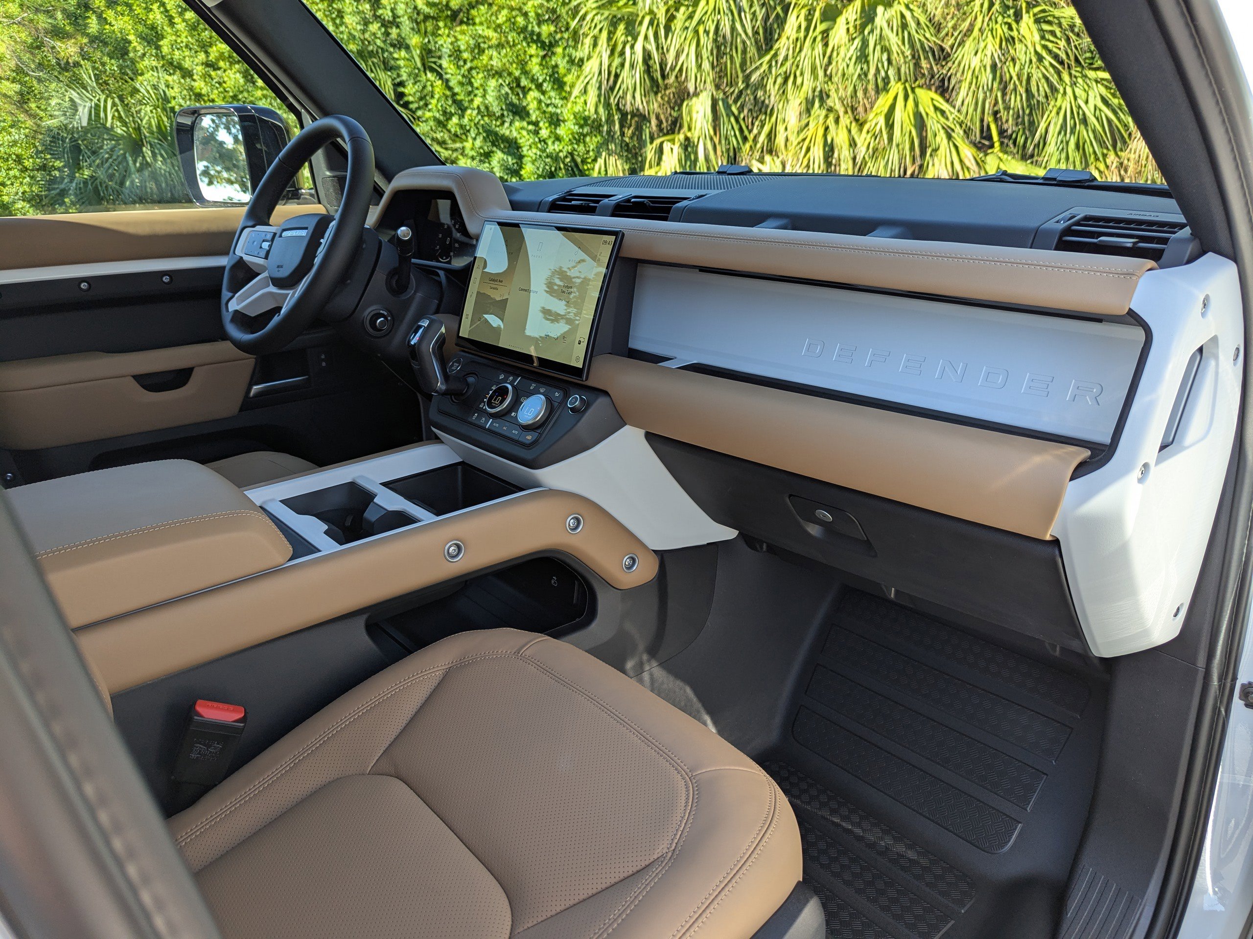 2026 Land Rover Defender 110 S photo 9