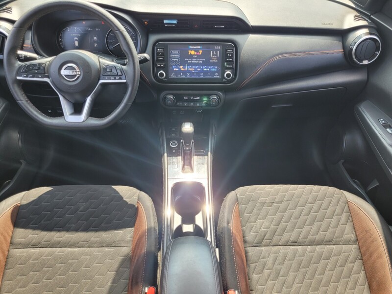 2023 Nissan Kicks SR photo 8