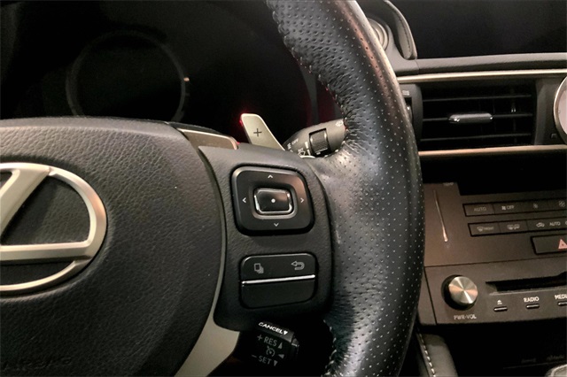 2017 Lexus RC 200t photo 18
