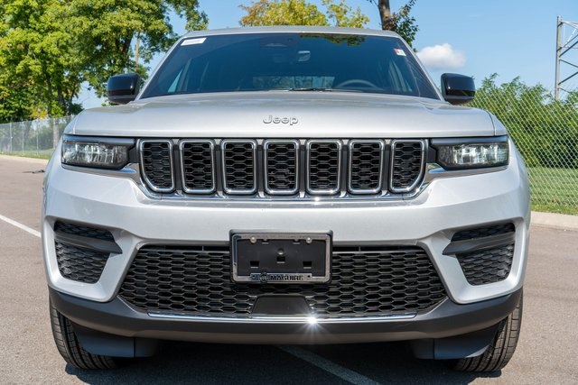 2025 Jeep Grand Cherokee Laredo X photo 2