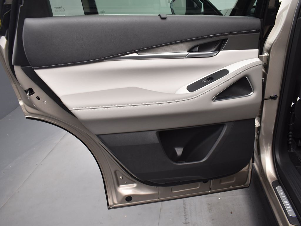 2026 Infiniti QX60 Luxe photo 13