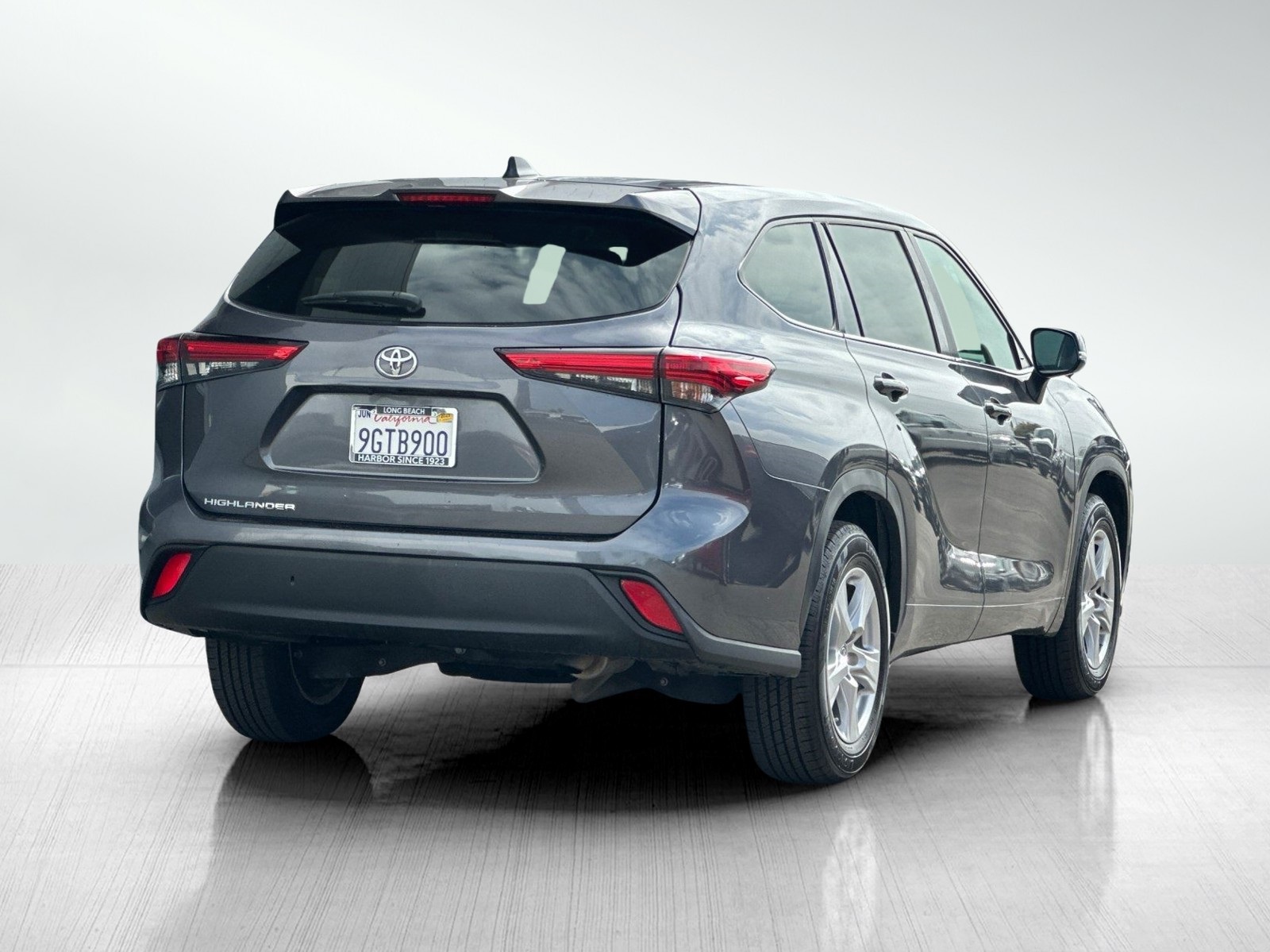 2023 Toyota Highlander L photo 4