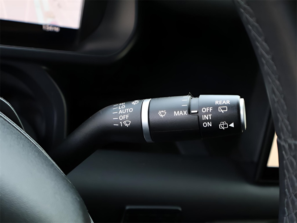 2024 Land Rover Defender 130 X-Dynamic SE photo 31