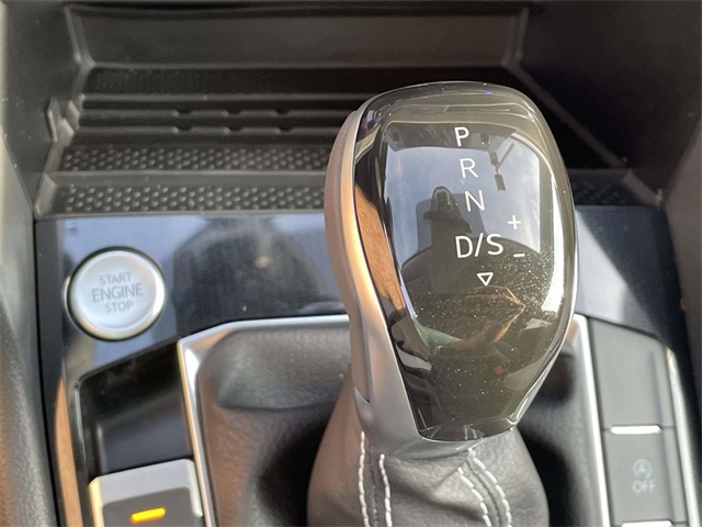 2025 Volkswagen Taos SE photo 14