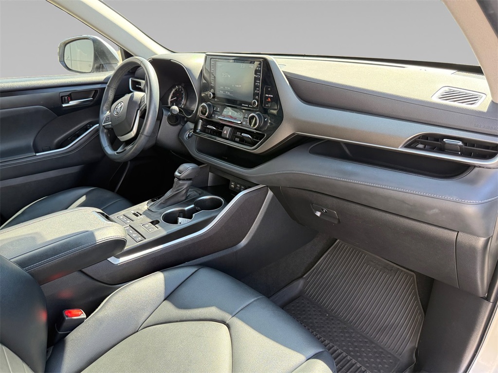 2022 Toyota Highlander XLE photo 20