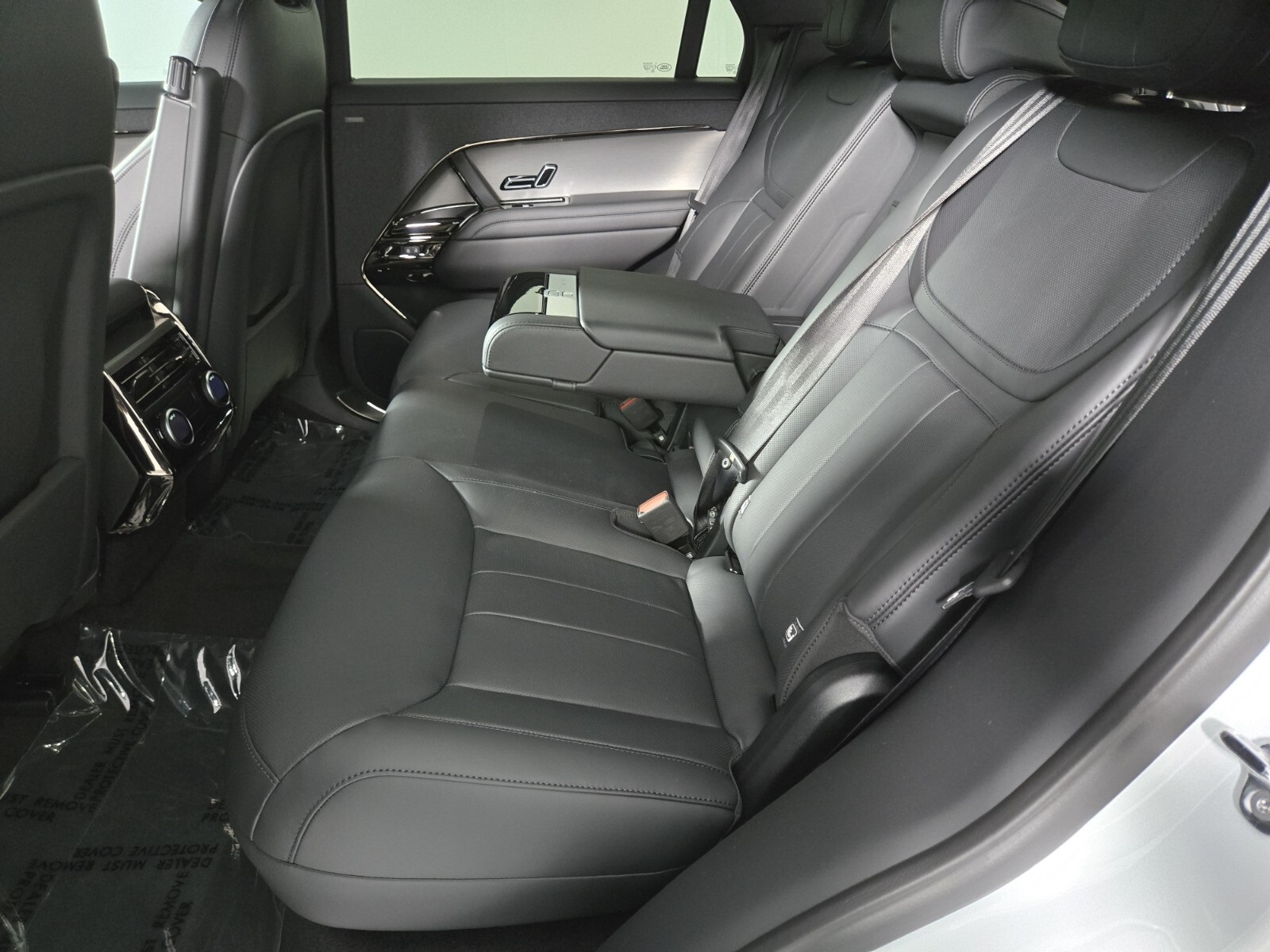 2025 Land Rover Range Rover Sport SE photo 4