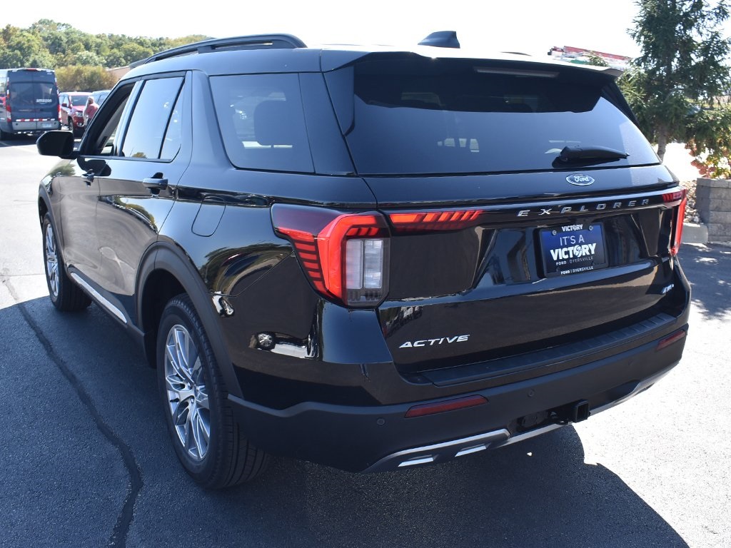 2025 Ford Explorer photo 3