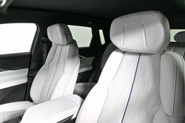 2026 Cadillac Lyriq Luxury photo 3