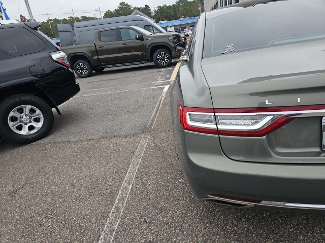 2017 Lincoln Continental Reserve photo 3