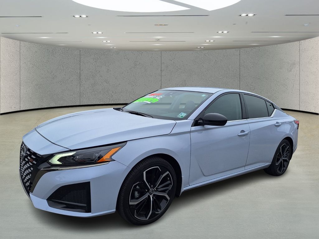 2025 Nissan Altima SR