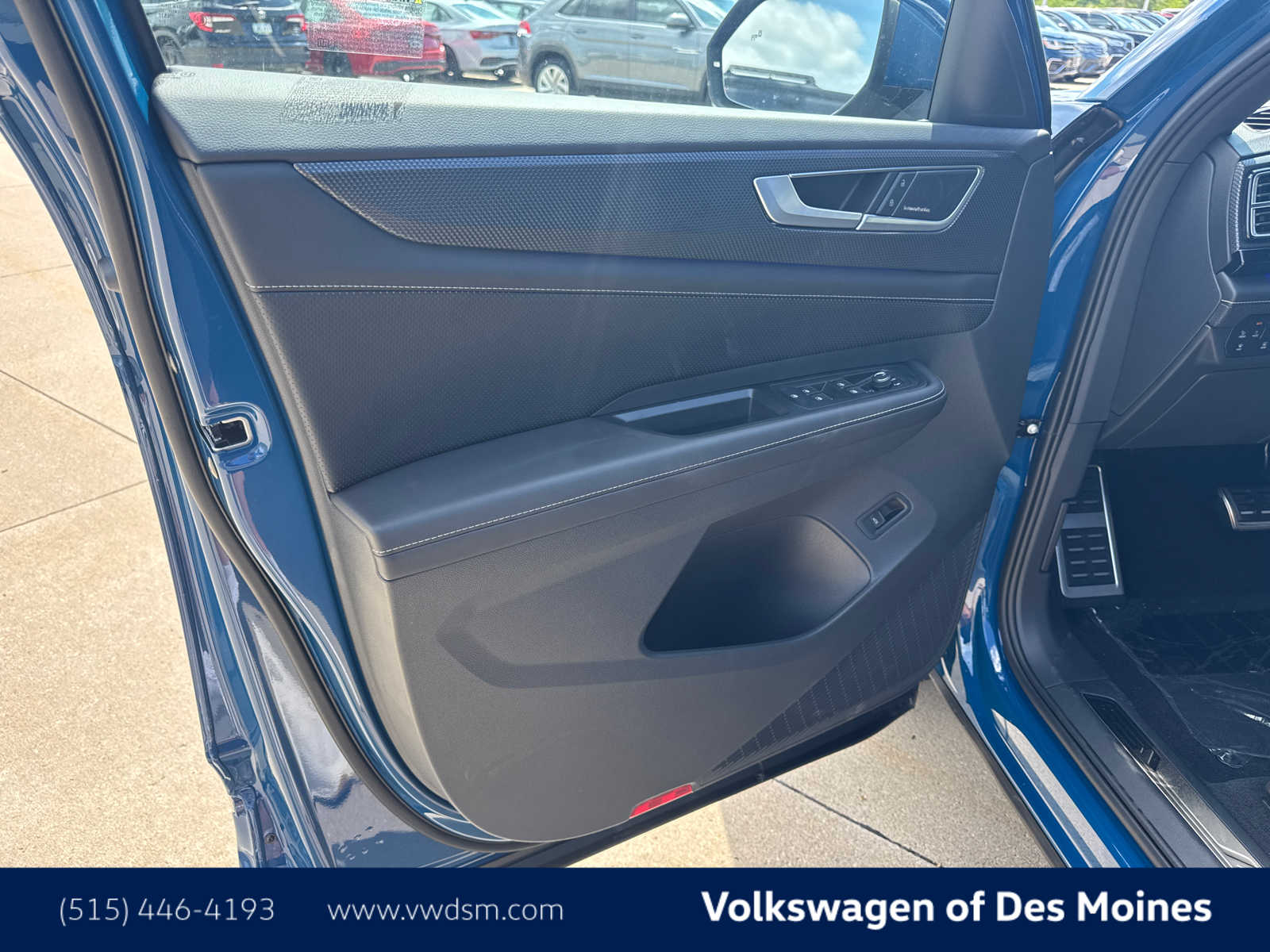 2025 Volkswagen Atlas Cross Sport SEL Premium R-Line photo 19