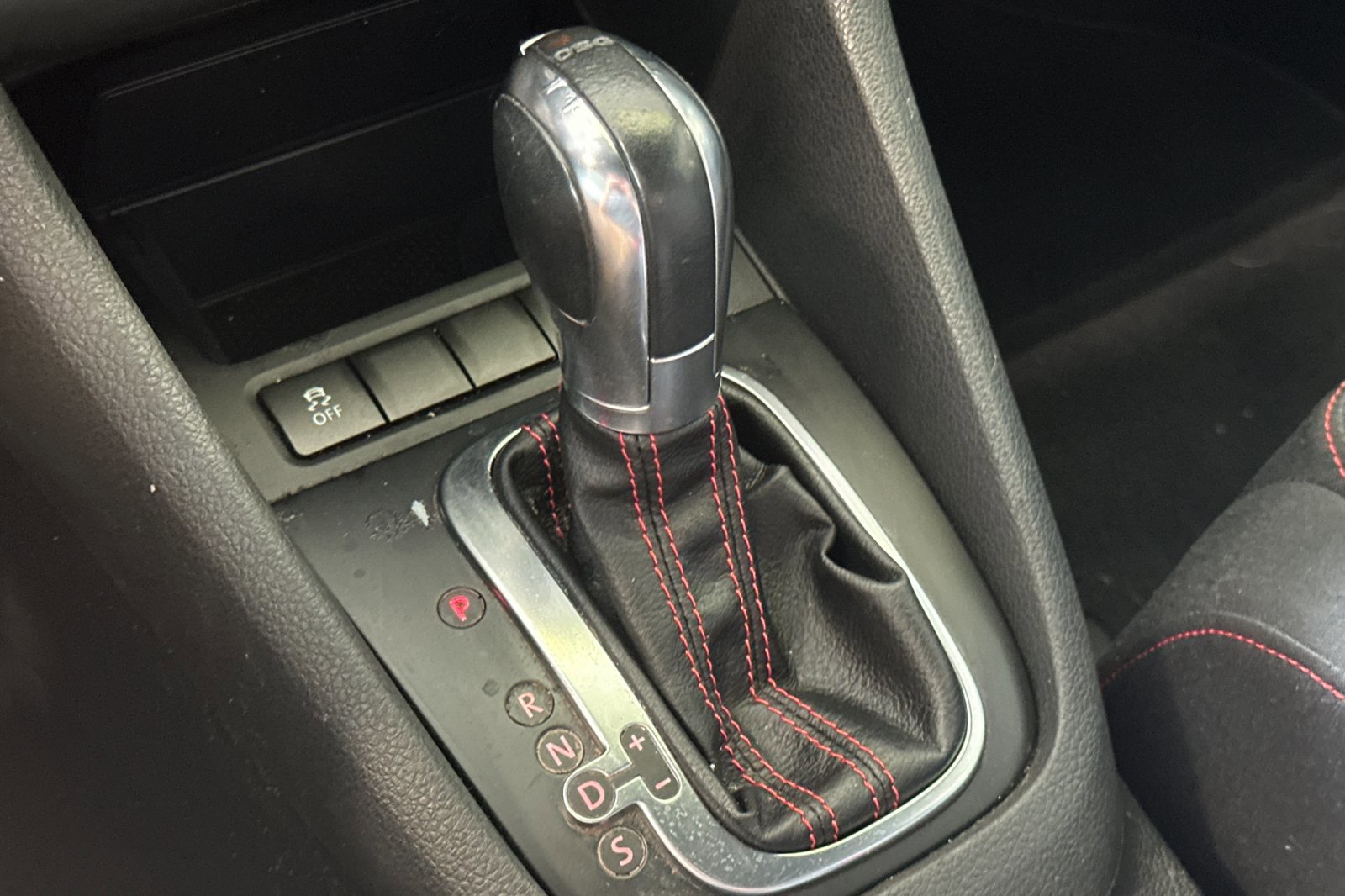 2013 Volkswagen Golf GTI Base photo 15